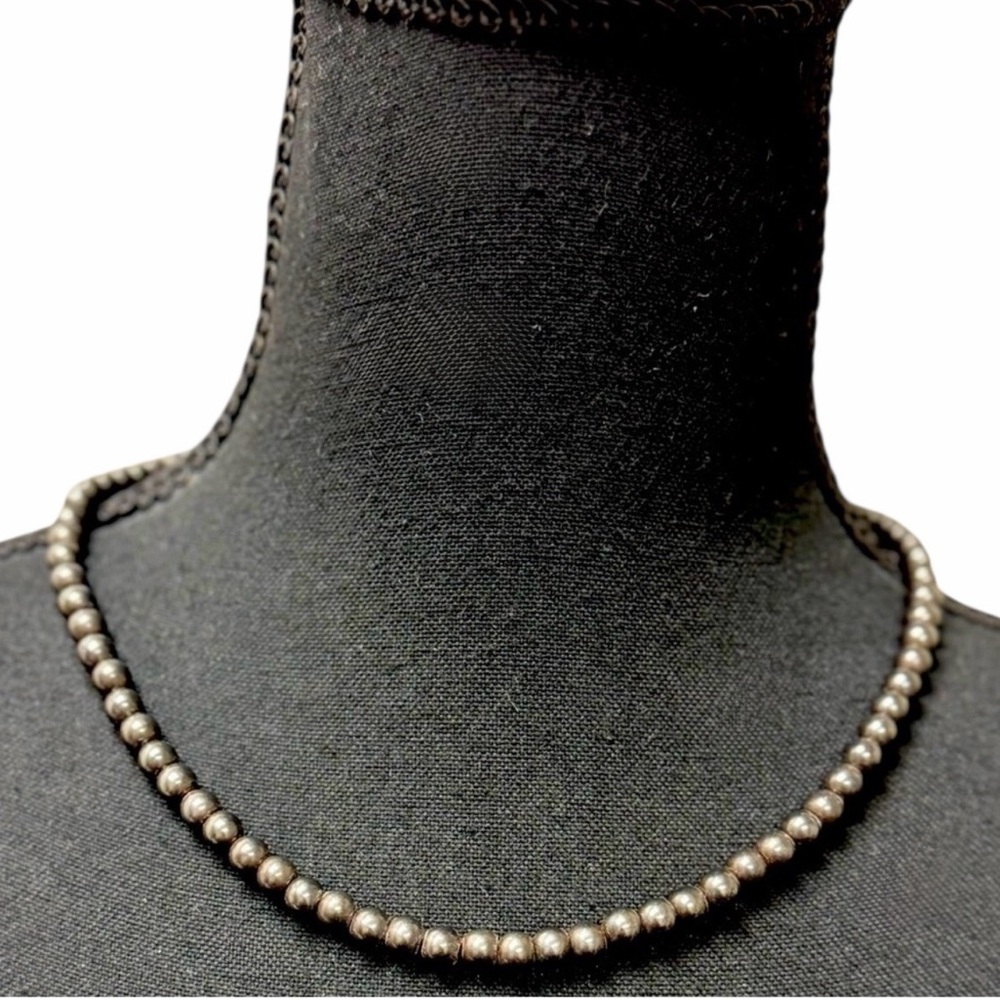 Chic Black Beaded Magnetic Necklace and magnetic braclet